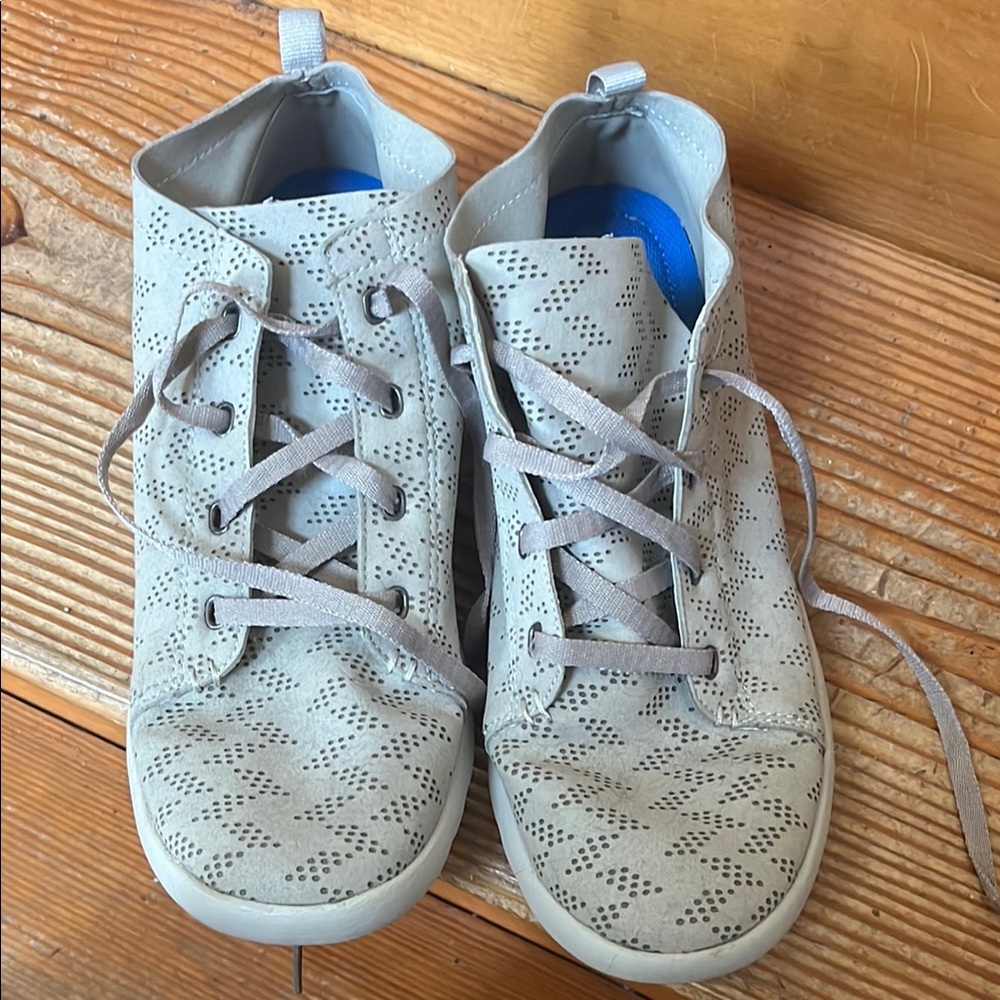 Bearpaw Gray / taupe Perforated High-Top Sneakers